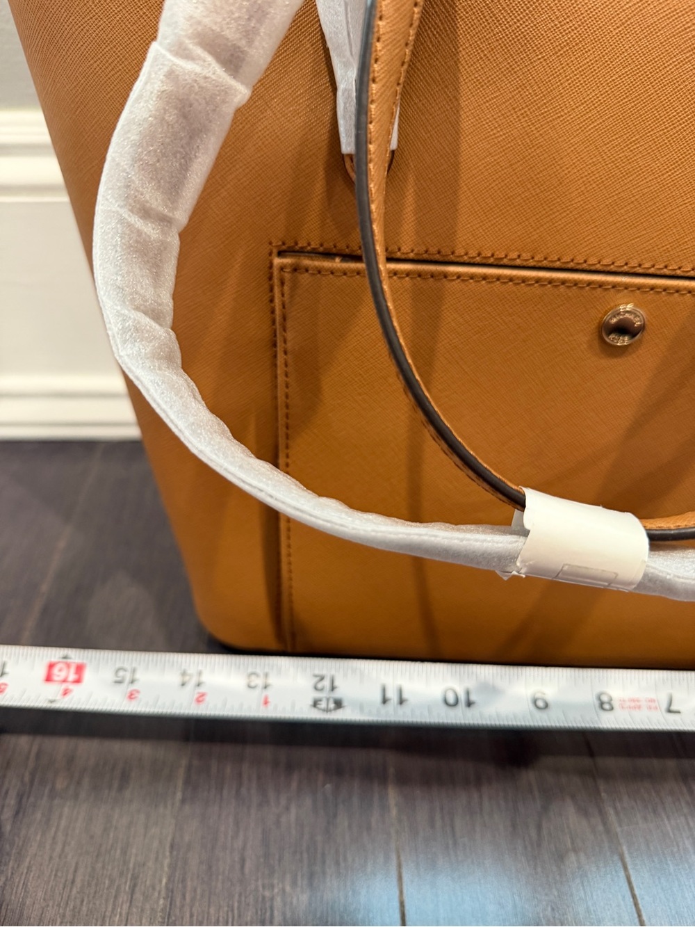 NWT Michael Kors Tan Saffiano Tote with Front Pocket Purse Bag - Picture 8 of 8
